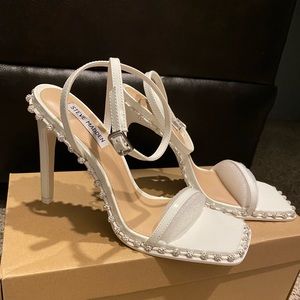 STEVE MADDEN ZELLE WHITE HEELS👠🤍